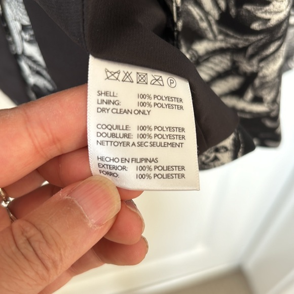 Black and White Floral Print Blazer - Picture 6 of 8